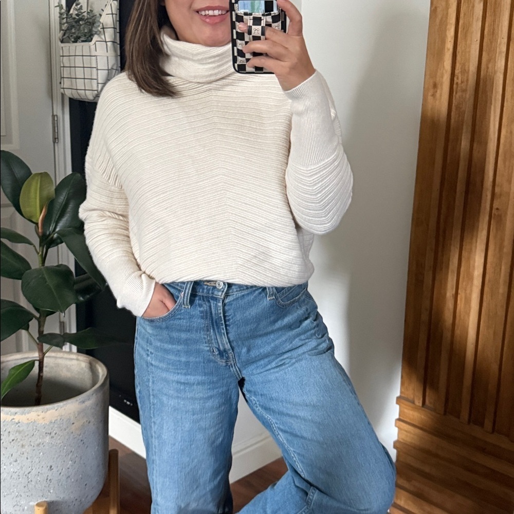 Nordstrom Signature 100% cashmere Cropped Mock Neck Sweater. Size M - Picture 10 of 11